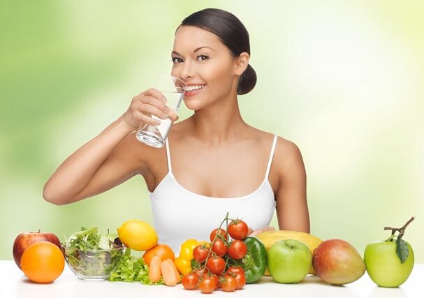 Zasadą diety wodnej jest przestrzeganie reżimu picia połączonego ze stosowaniem pełnowartościowej żywności